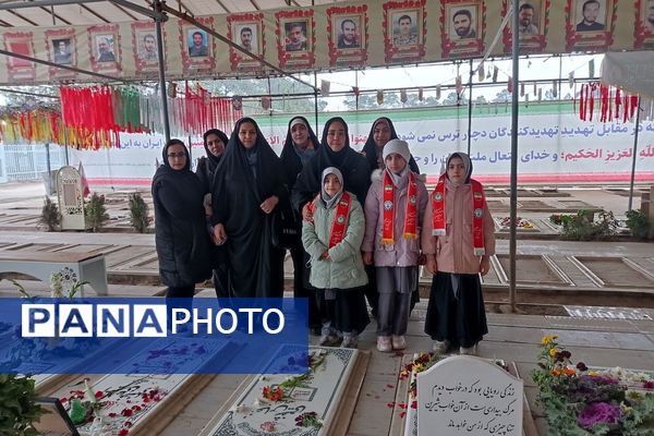 تجدید میثاق دانش‌آموزان پیشتاز ناحیه دو شهرری با امام و شهدا 