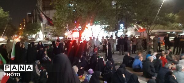 دویست شب ایستادگی پای پرچم در مشهد