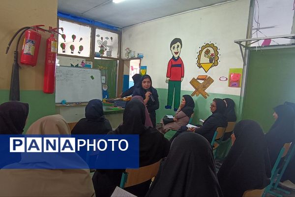 برگزاری کارگاه آموزشی اجتماعات یادگیری در دبستان پیامبر اکرم (ص) ناحیه دو شهرری 