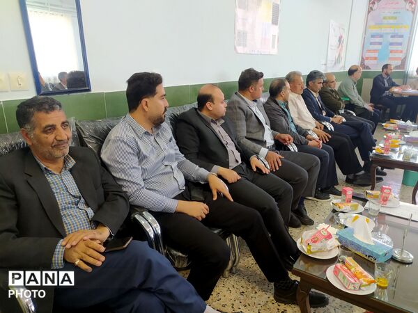جلسه شورای دبیران دبیرستان نمونه آیت‌الله خامنه‌ای
