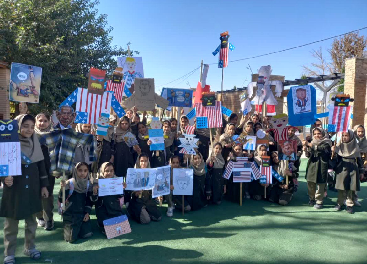 حضور پرشور دانش آموزان مدارس شهرستان خاتم در راهپیمایی ۱۳ آبان 