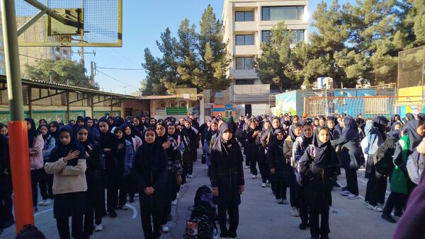 گرامیداشت هفته نیروی انتظامی در دبیرستان دخترانه پیرایش یک