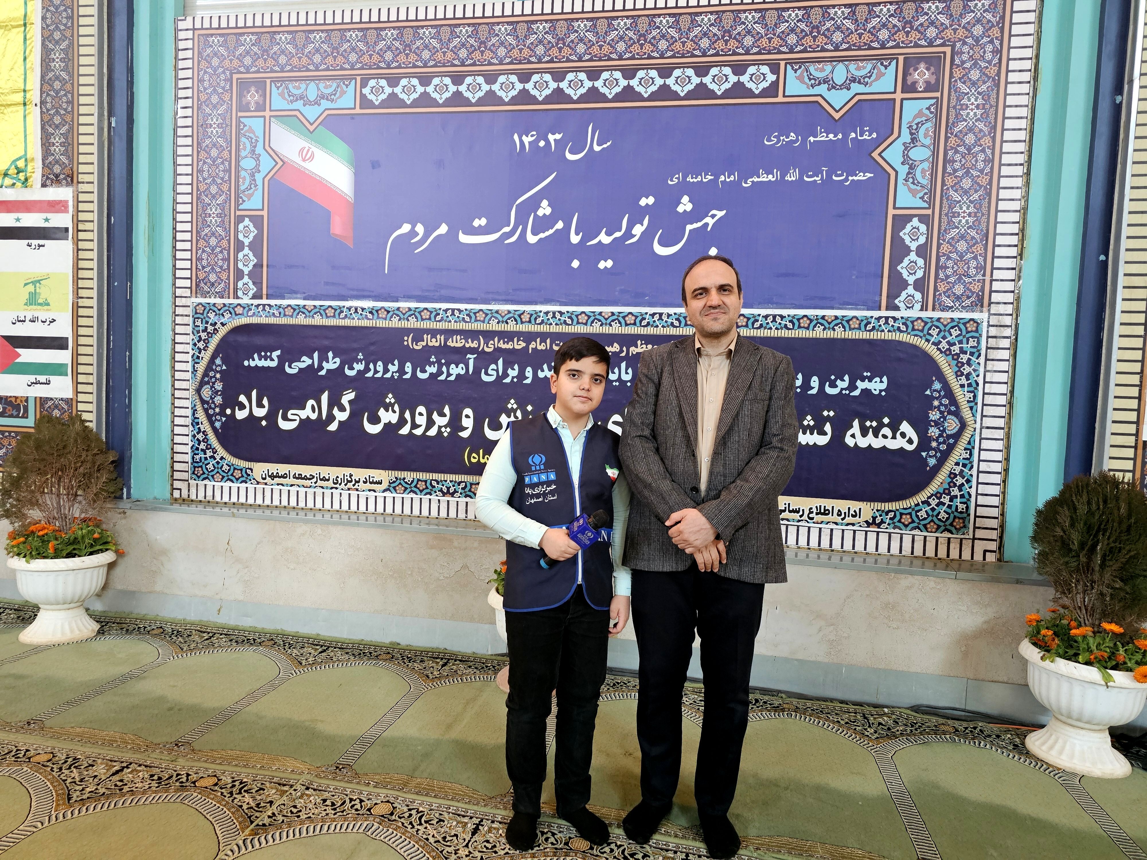 حضور پر شور دانش‌آموزان در نمازجماعت و اعتکاف  مایه‌ی برکت برای انقلاب اسلامی است