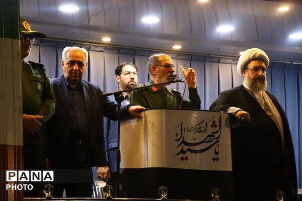 بازتاب حضور گسترده جامعه فرهنگی تبریز در سالگرد شهدای دفاع مقدس ۱۲روزه