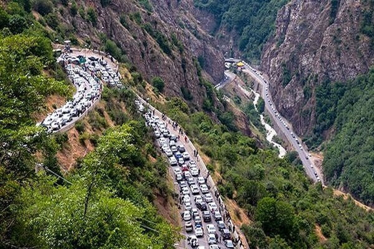 ترافیک در برخی مقاطع محور چالوس سنگین است/ بارش باران در راه‌های ۱۴ استان