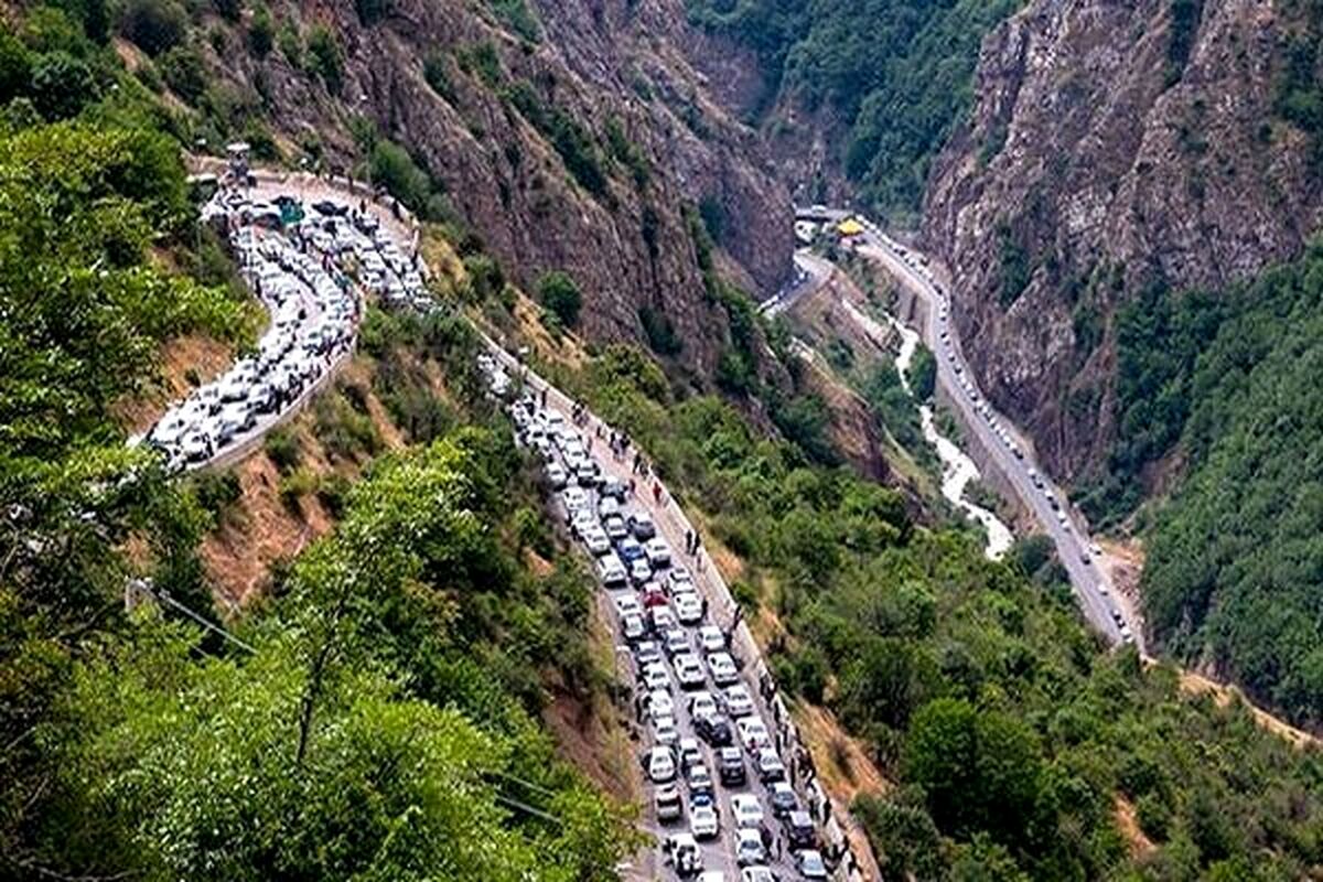 ترافیک در برخی مقاطع محور چالوس سنگین است/ بارش باران در راه‌های ۱۴ استان