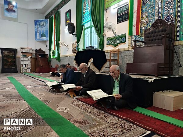 قرائت قرآن، نماز جماعت و افطار در مسجد خاتم پیامبران 