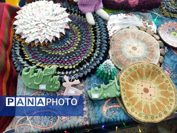 بازارچه دست‌سازه‌های دانش‌آموزان شهر راز