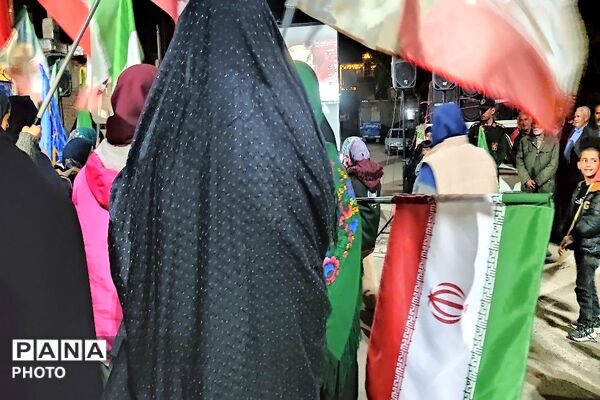 در حمایت از میدان و پیشگیری از فتنه و کودتا هستیم در خیابان 