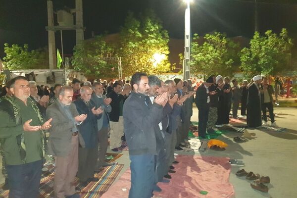یکن‌آباد غرق در نور دعا؛ برگزاری مراسم نماز استغاثه به امام عصر(عج)