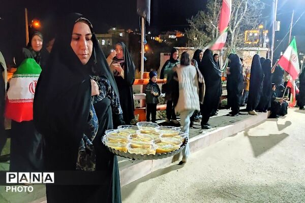 در کنار هم ایستاده ایم-۲