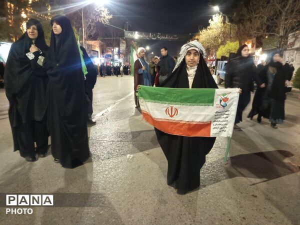پیمان دوباره با رهبری با نوای رسای مهدی رسولی در آیین تجدید بیعت 