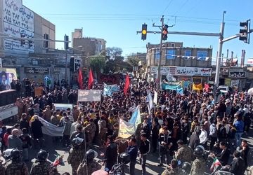 حضور پرشور دانش‌آموزان چنارانی در راهپیمایی یوم‌الله ۱۳ آبان