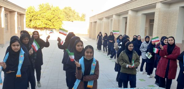 زنگ انقلاب در مدارس پارسیان نواخته شد 