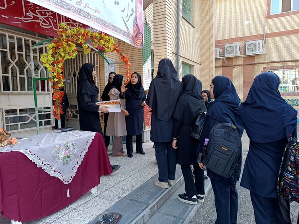 طلوع مهر در هنرستان نیک اندیشان
