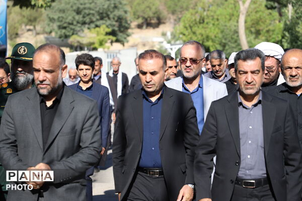 حضور کاروان فرهنگیان استان چهارمحال و بختیاری در مراسم تشییع رهبر شهید