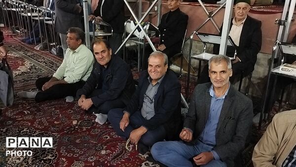 نماز عبادی سیاسی جمعه  همزمان با آغاز هفته بسیج دانش آموزی در مسجد جامع شهرستان نیشابورـ۲