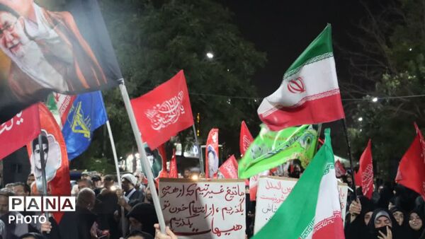 کودکان و نوجوانان ایران، پای کار انقلابند