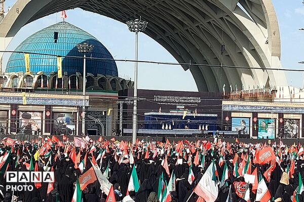 حضور باشکوه خونخواهان رهبر شهید در مصلی امام خمینی(ره) تهران