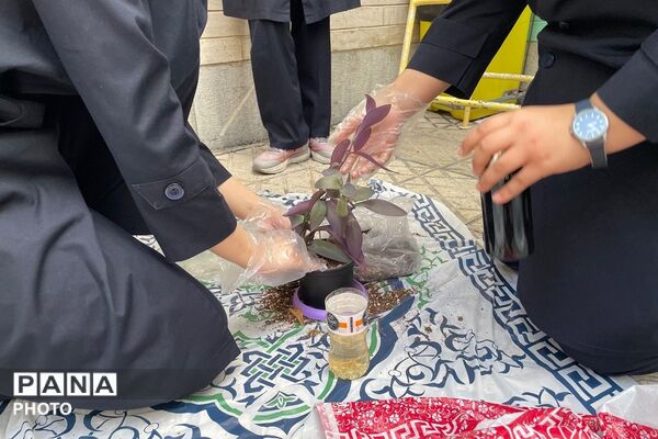 گلکاری در دبیرستان دخترانه الزهرا