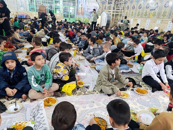 مسجد حسین‌بن‌علی (ع) میزبان لبخند دانش‌آموزان در جشن میلاد دو امام