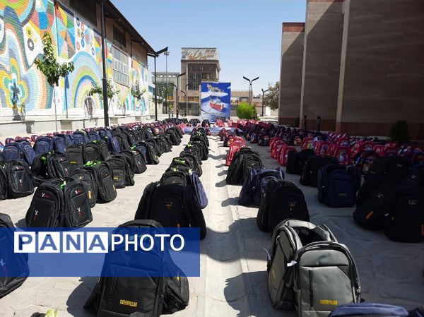 رزمایش توزیع ۵۵ هزار سبد تحصیلی در استان خراسان رضوی 