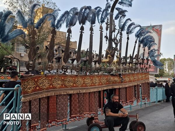 مشهد مقدس غرق در عزا و ماتم