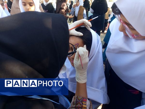 بازارچه کتاب در دبستان سمیه