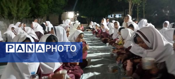 روزه اولی‌های دبستان مولوی فین، مهمانان ویژه‌‌‌ سفره افطار