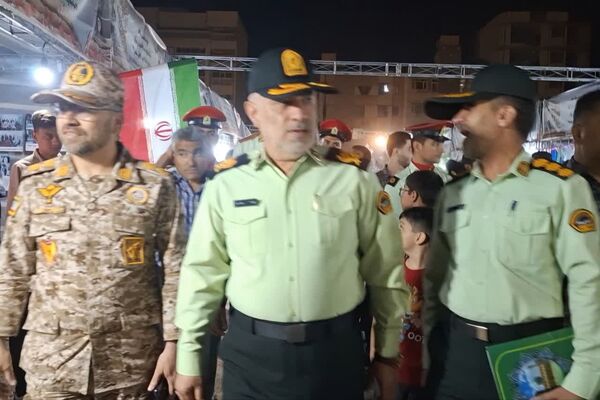 بازدید از نمایشگاه اسوه به‌مناسبت هفته دفاع مقدس در شیراز
