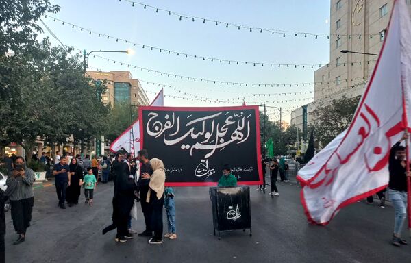 سیل عظیم زائران و مجاوران حرم امام رضا (ع) در روز آغاز امامت حضرت مهدی (عج)