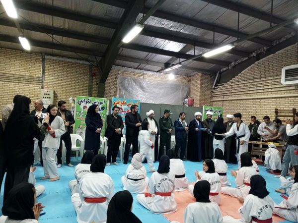 اهدای کمربند به تکواندو کاران فاروجی