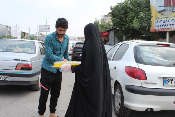 میزبانی دانش‌آموزان گلوگاهی از مسافران و زائران رضوی 