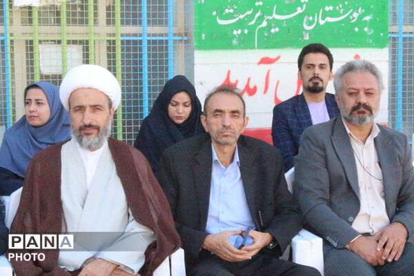 جشن شکوفه‌ها در دبستان کشاورز با استقبال ویژه از کلاس‌اولی‌ها