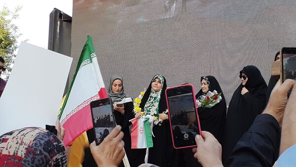 جلوه‌هایی از اجتماع مردم بجنورد در تجلیل از بانوی شجاع رسانه ملی