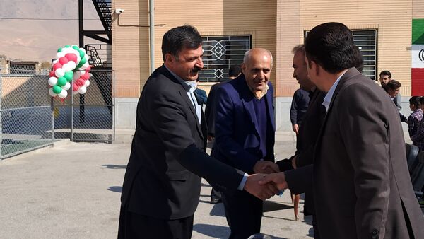 افزایش شور و نشاط دانش‌آموزان با افتتاح زمین چمن جدید دبستان امید و نوید فارسان