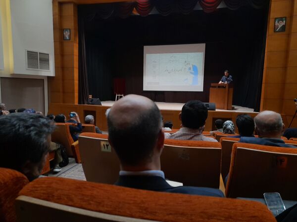 رونمایی از کتاب «نامه و باران و نور»