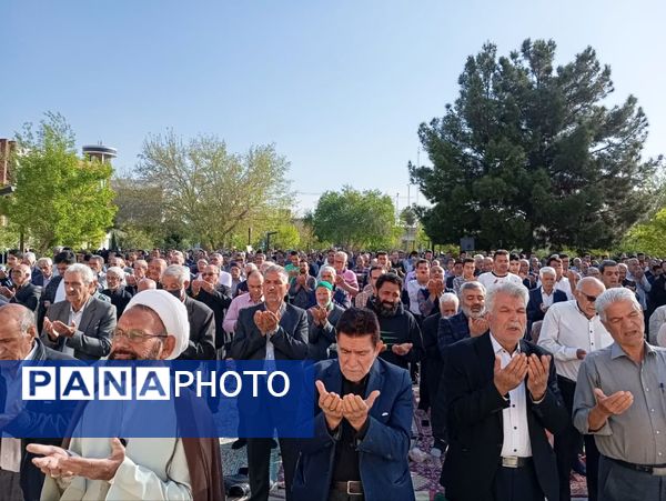 برپایی نماز عید سعید فطر در پارک شهدای کوچه بیوک