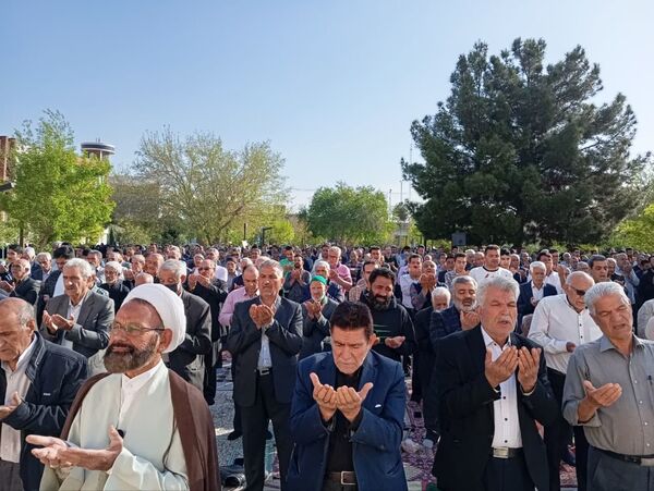 برپایی نماز عید سعید فطر در پارک شهدای کوچه بیوک