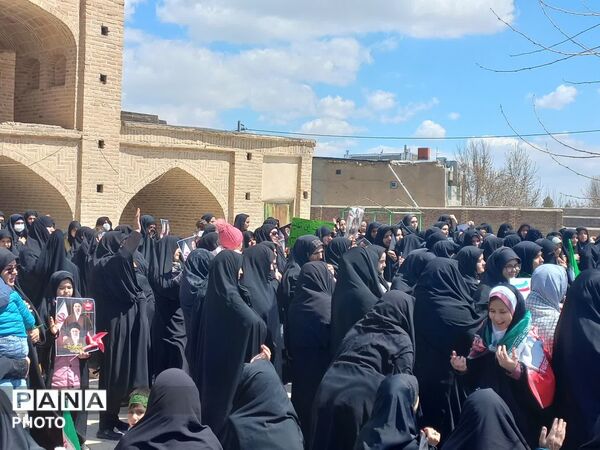 حضور شیرزنان دستجردی و نسل فردای ایران در راهپیمایی
