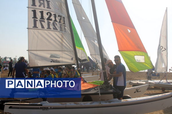 جشنواره بازی و ورزش های همگانی در ساحل بوشهر