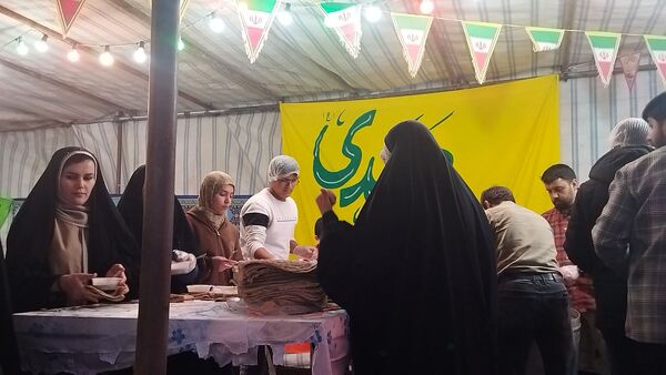 گذری بر موکب های پذیرایی مهدیه در شب میلاد حضرت مهدی (ع)