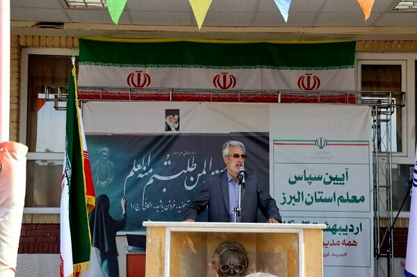 معلمان اولین گروه مرجعیت در کشور هستند