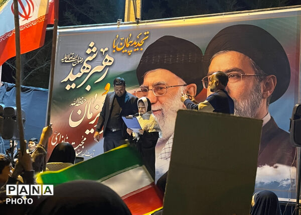 برگزاری مراسم بزرگداشت قائد امت در خاتم