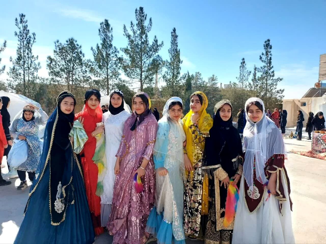 جشنواره بومی و محلی در دبیرستان سمیه شهرستان خاتم