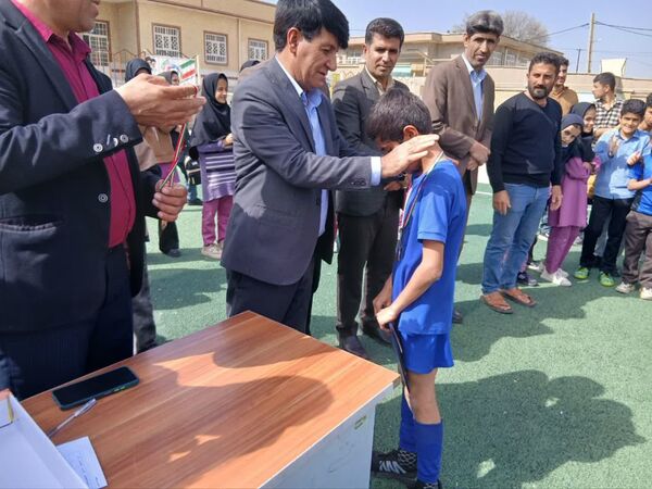 قهرمانان مسابقات جام ایرانیان یادواره شهدای دانش‌آموزی جنگ ۱۲ روزه در چاروسا معرفی شدند