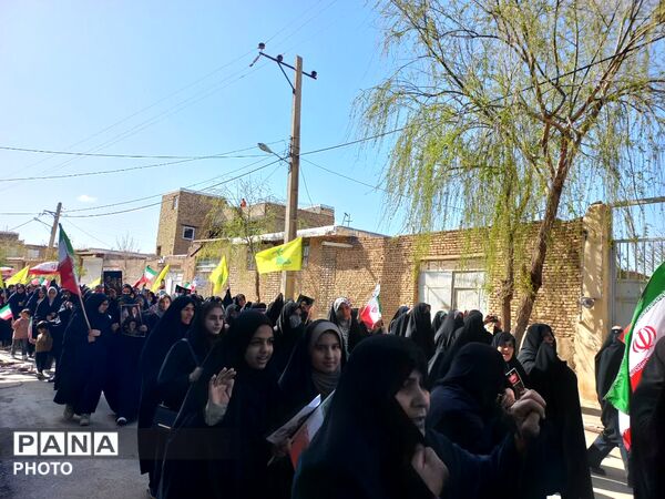 مادران و شکوفه‌های دستجرد در روز دختر به یاد میناب