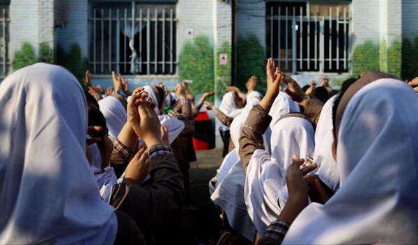 صبحگاهی غرق در علم و شادمانی در آموزشگاه جمهوری اسلامی ناحیه یک شهرستان بهارستان 