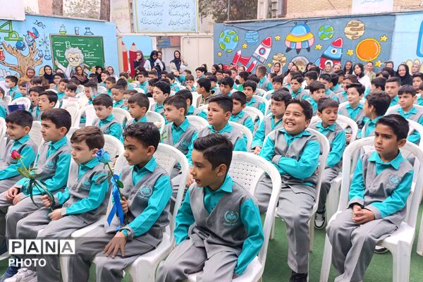 آغاز سال تحصیلی دانش‌آموزان دبستان «دنیای تربیت» 