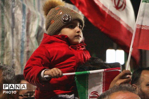مراسم تشییع پیکر مطهر شهید محمدحسین عزیزی و مادر بزرگوارشان
